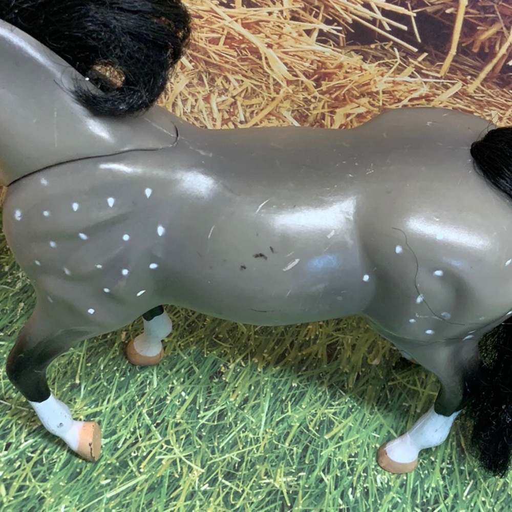 Grand Champions Feed and Nuzzle Toy Horse Mare, Foal Set and Accessories - Picture 9 of 12